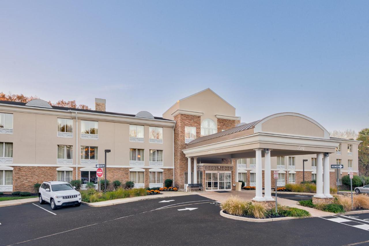 Holiday Inn Express - Neptune By Ihg Екстериор снимка