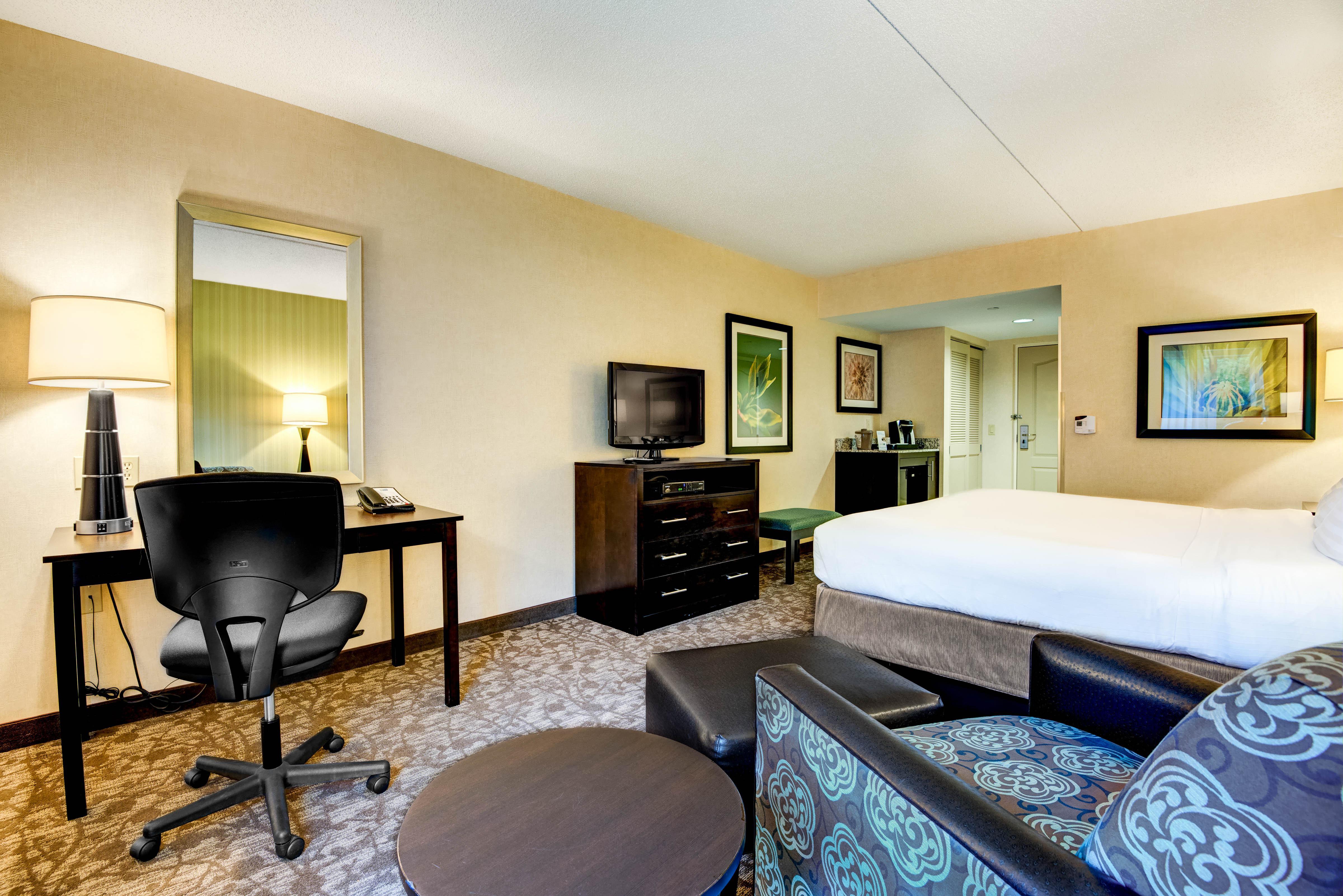 Holiday Inn Express - Neptune By Ihg Екстериор снимка