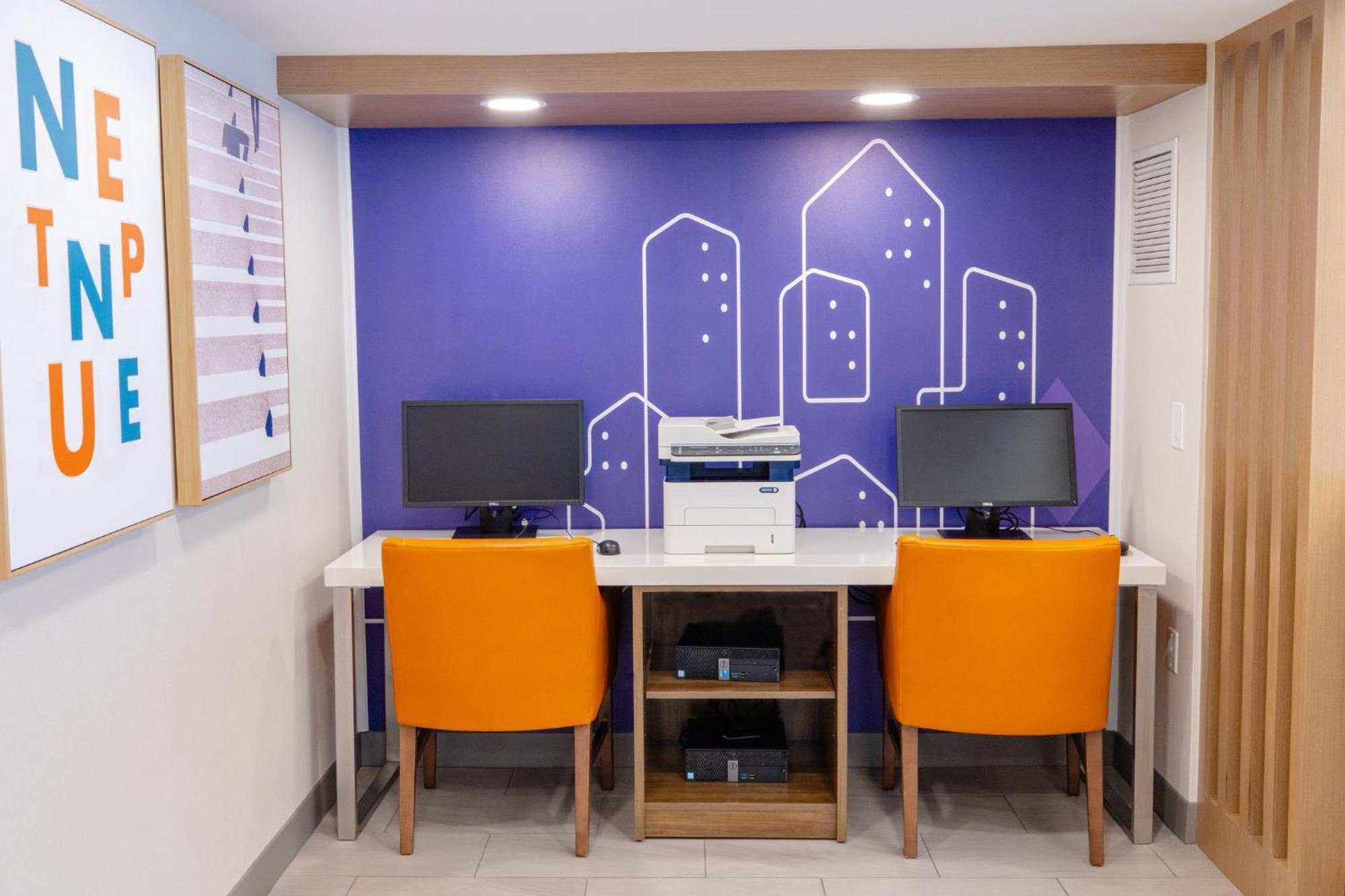 Holiday Inn Express - Neptune By Ihg Екстериор снимка