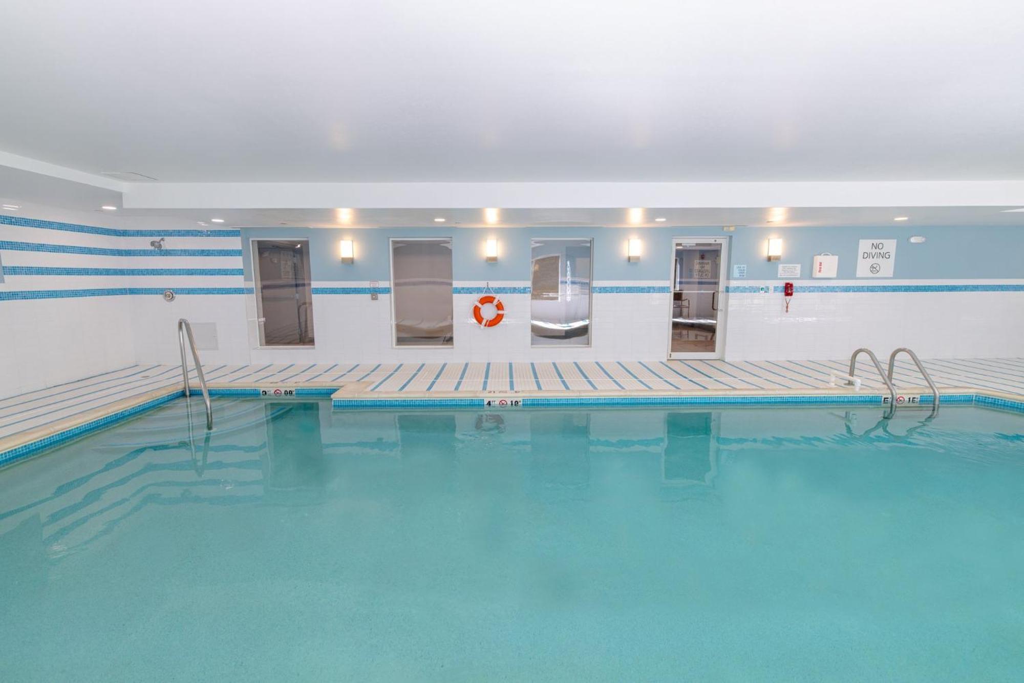 Holiday Inn Express - Neptune By Ihg Екстериор снимка