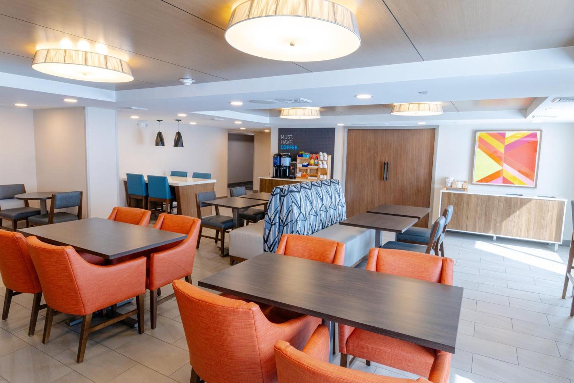 Holiday Inn Express - Neptune By Ihg Екстериор снимка