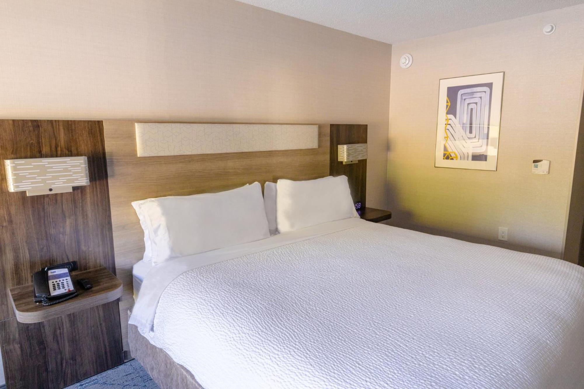 Holiday Inn Express - Neptune By Ihg Екстериор снимка