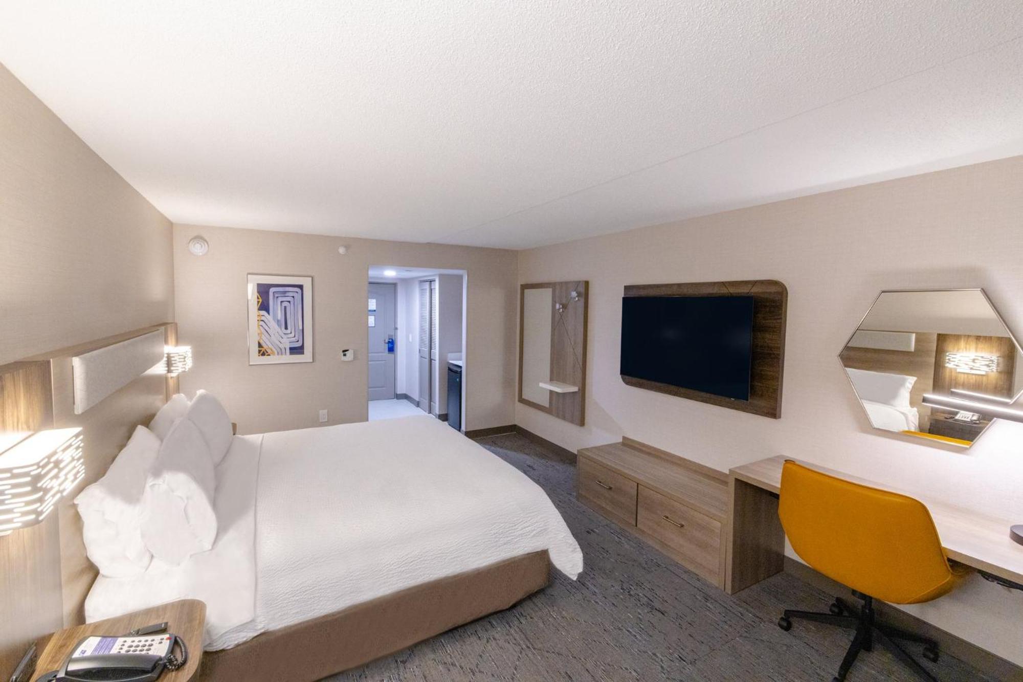 Holiday Inn Express - Neptune By Ihg Екстериор снимка