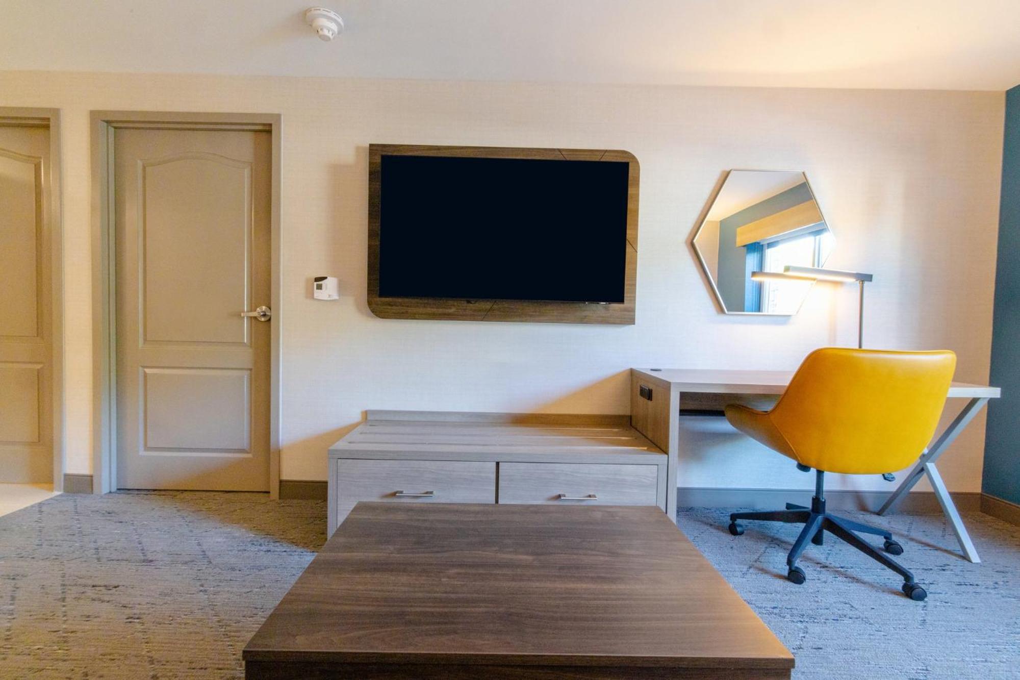 Holiday Inn Express - Neptune By Ihg Екстериор снимка