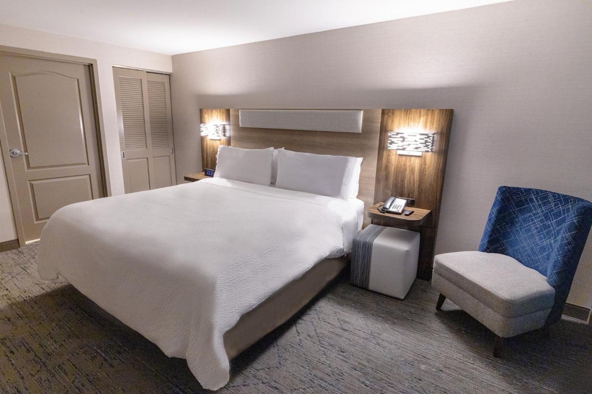 Holiday Inn Express - Neptune By Ihg Екстериор снимка