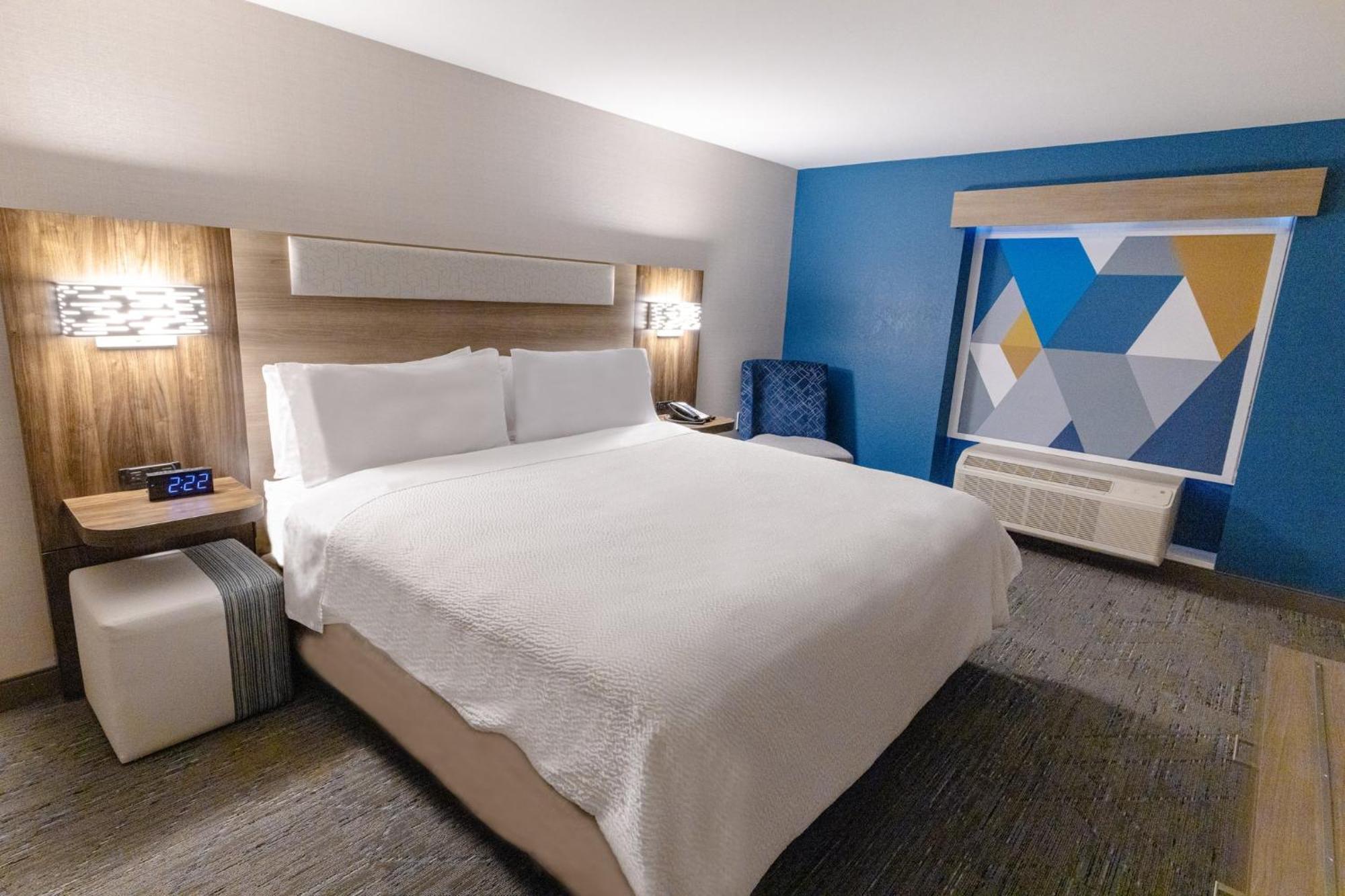Holiday Inn Express - Neptune By Ihg Екстериор снимка