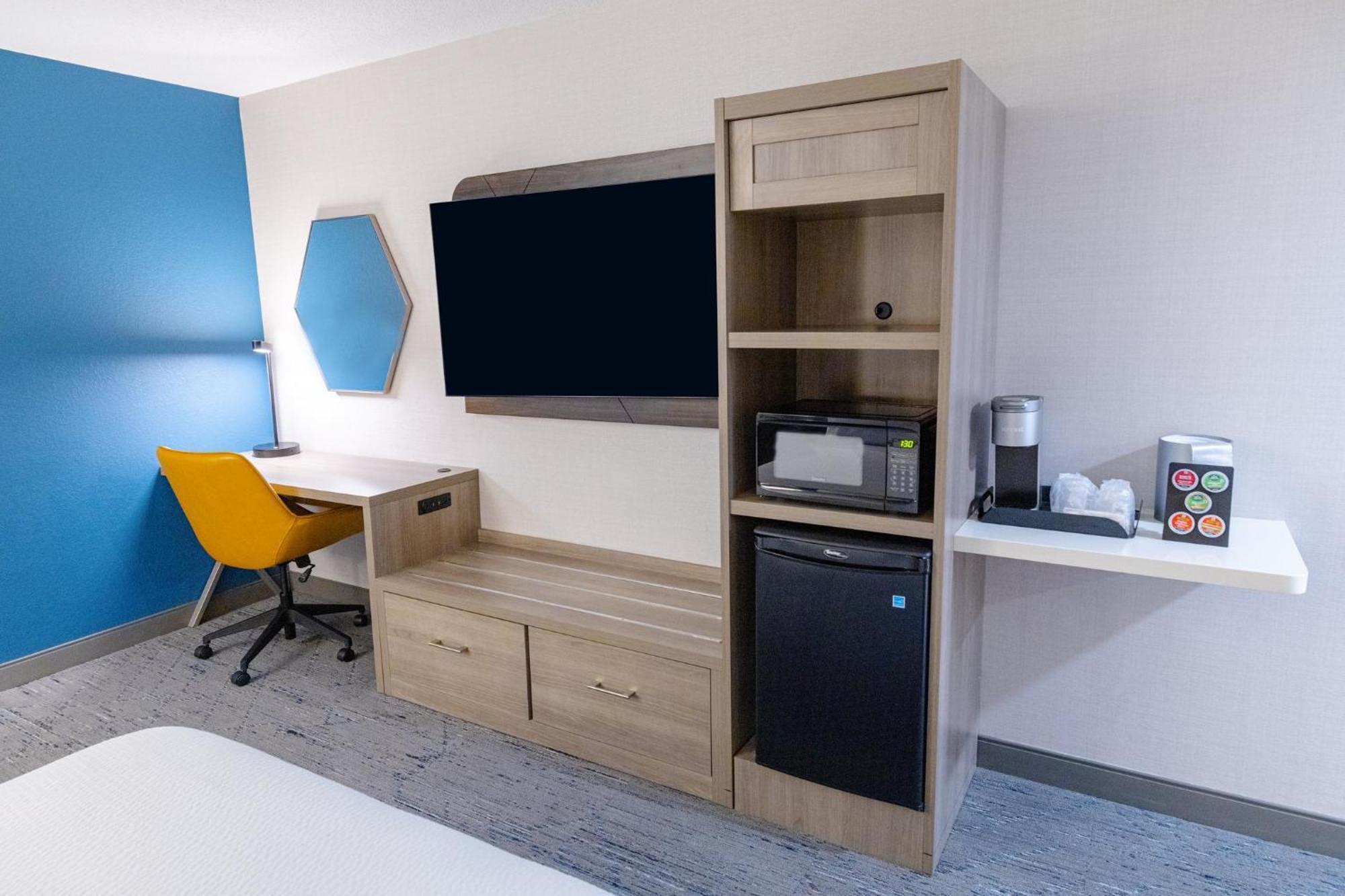 Holiday Inn Express - Neptune By Ihg Екстериор снимка